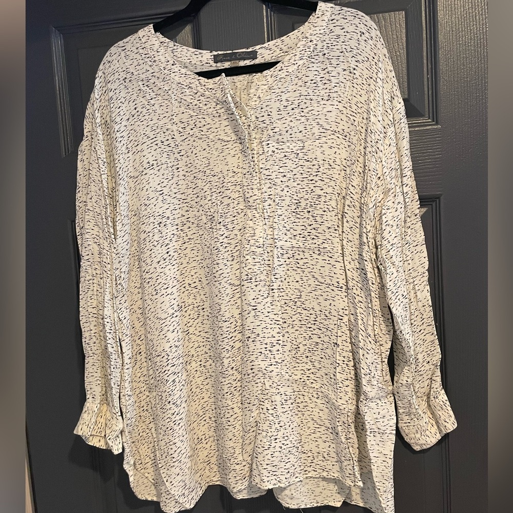 Rose & Olive 2X white blouse with black detail